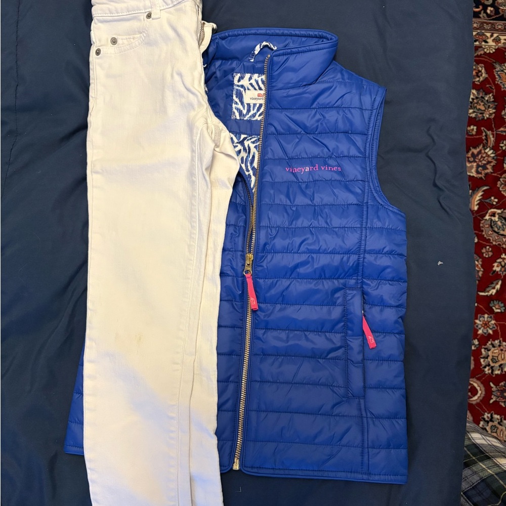 Vineyard vines puffy vest and white jeans